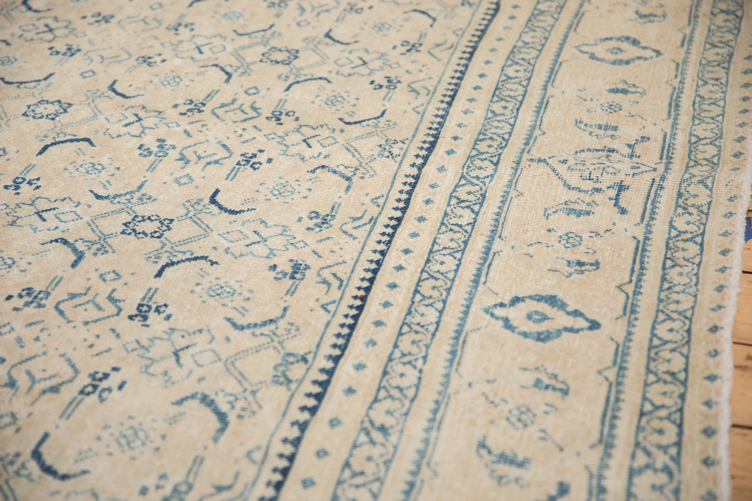 10x13.5 Vintage Distressed Mahal Carpet