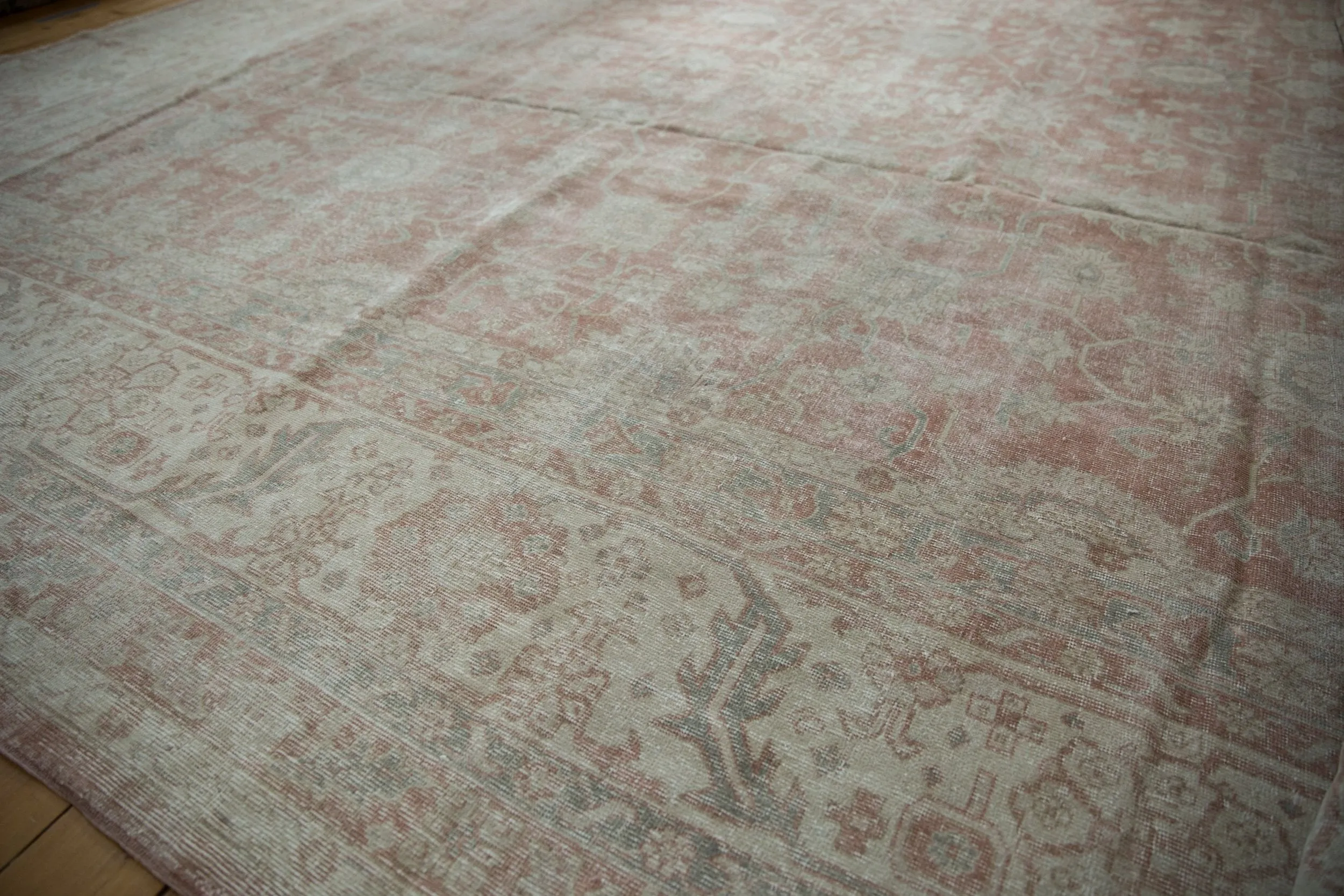 15x16 Vintage Distressed Sparta Square Carpet