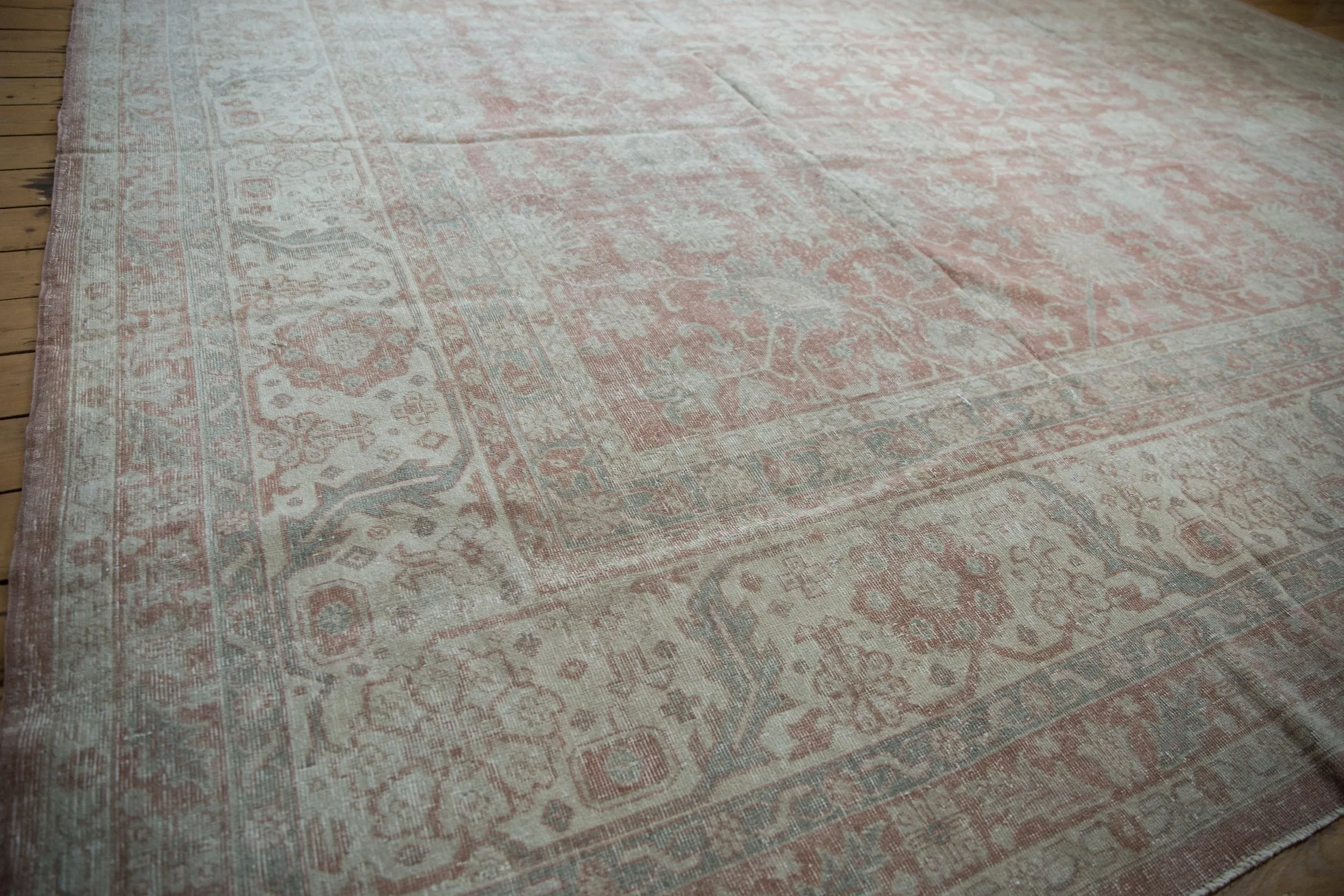 15x16 Vintage Distressed Sparta Square Carpet