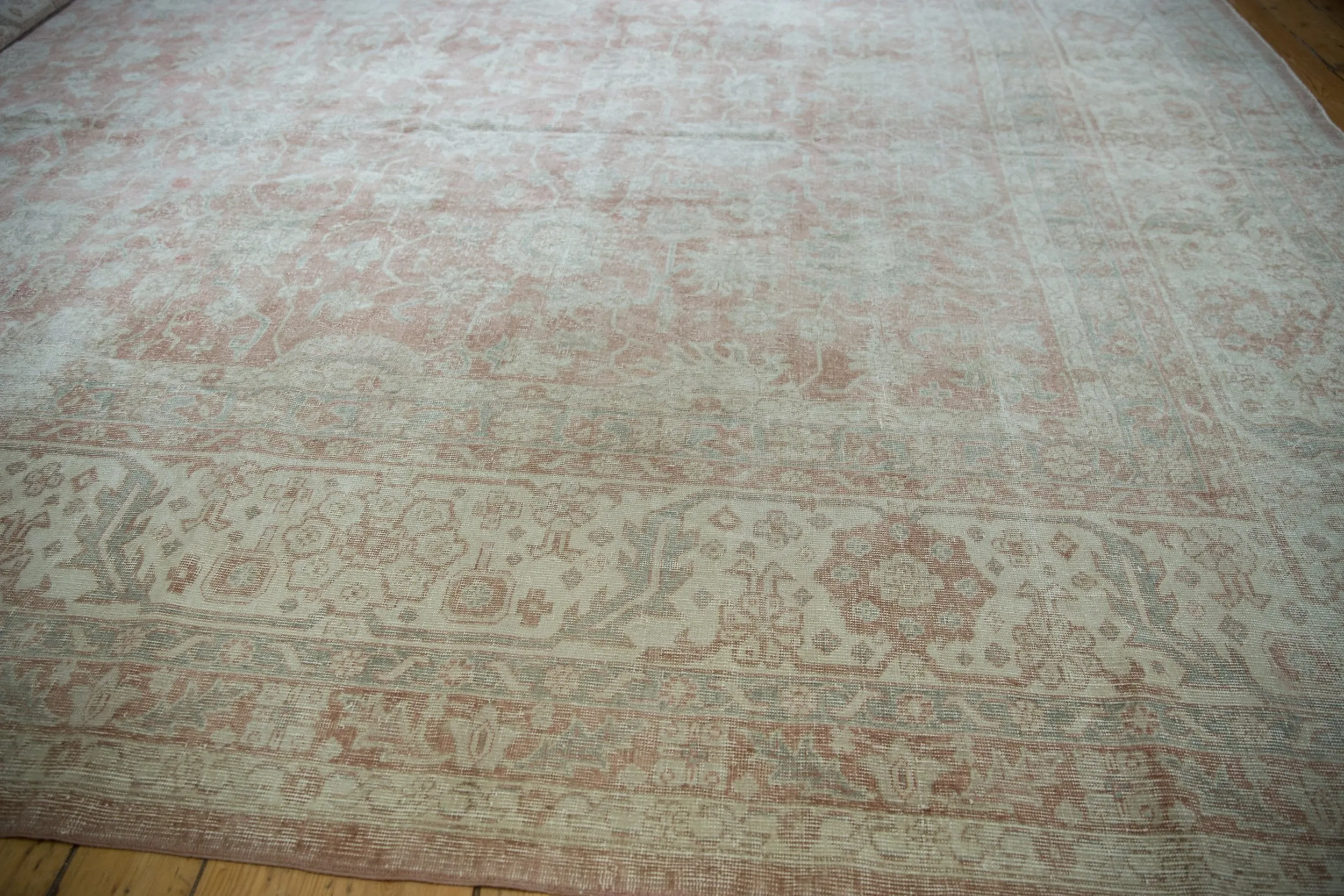 15x16 Vintage Distressed Sparta Square Carpet