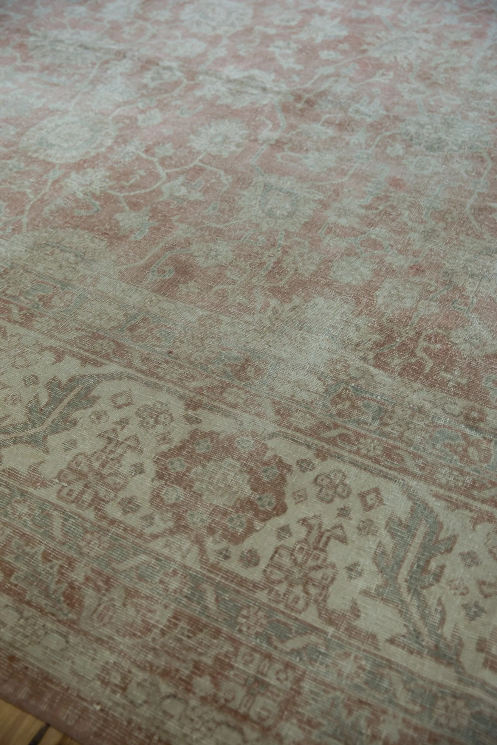 15x16 Vintage Distressed Sparta Square Carpet