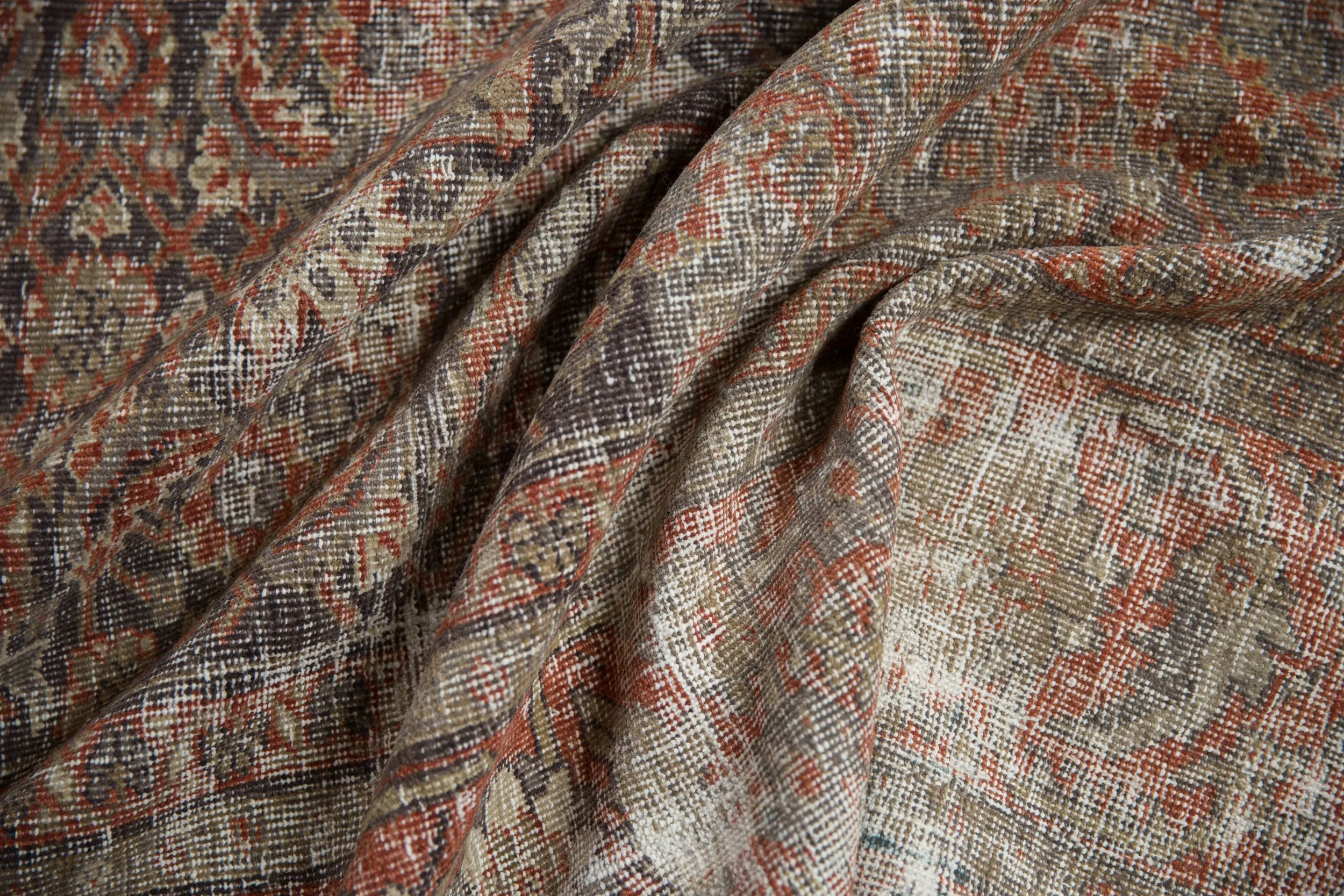 5.5x8.5 Vintage Distressed Mahal Carpet
