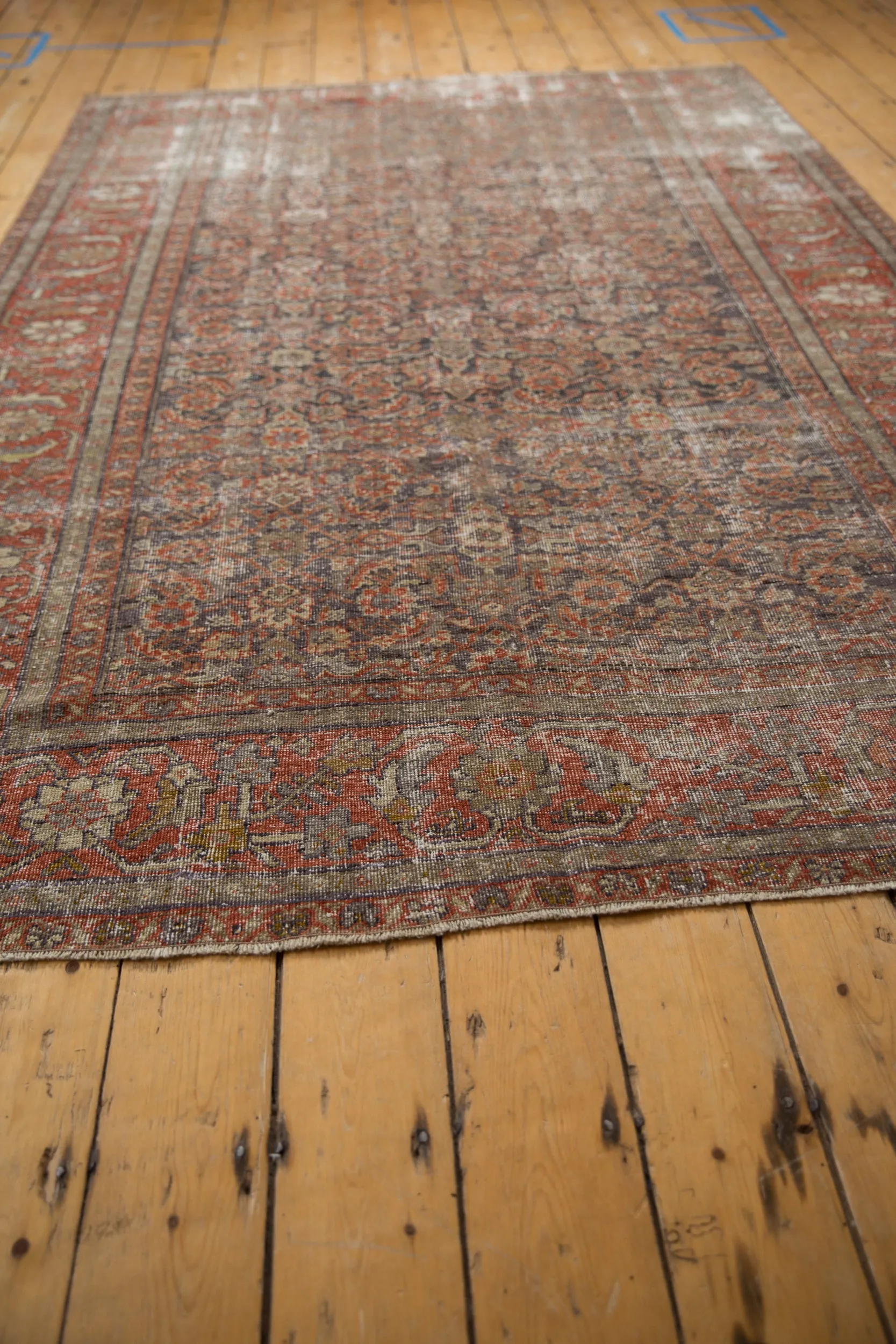 5.5x8.5 Vintage Distressed Mahal Carpet