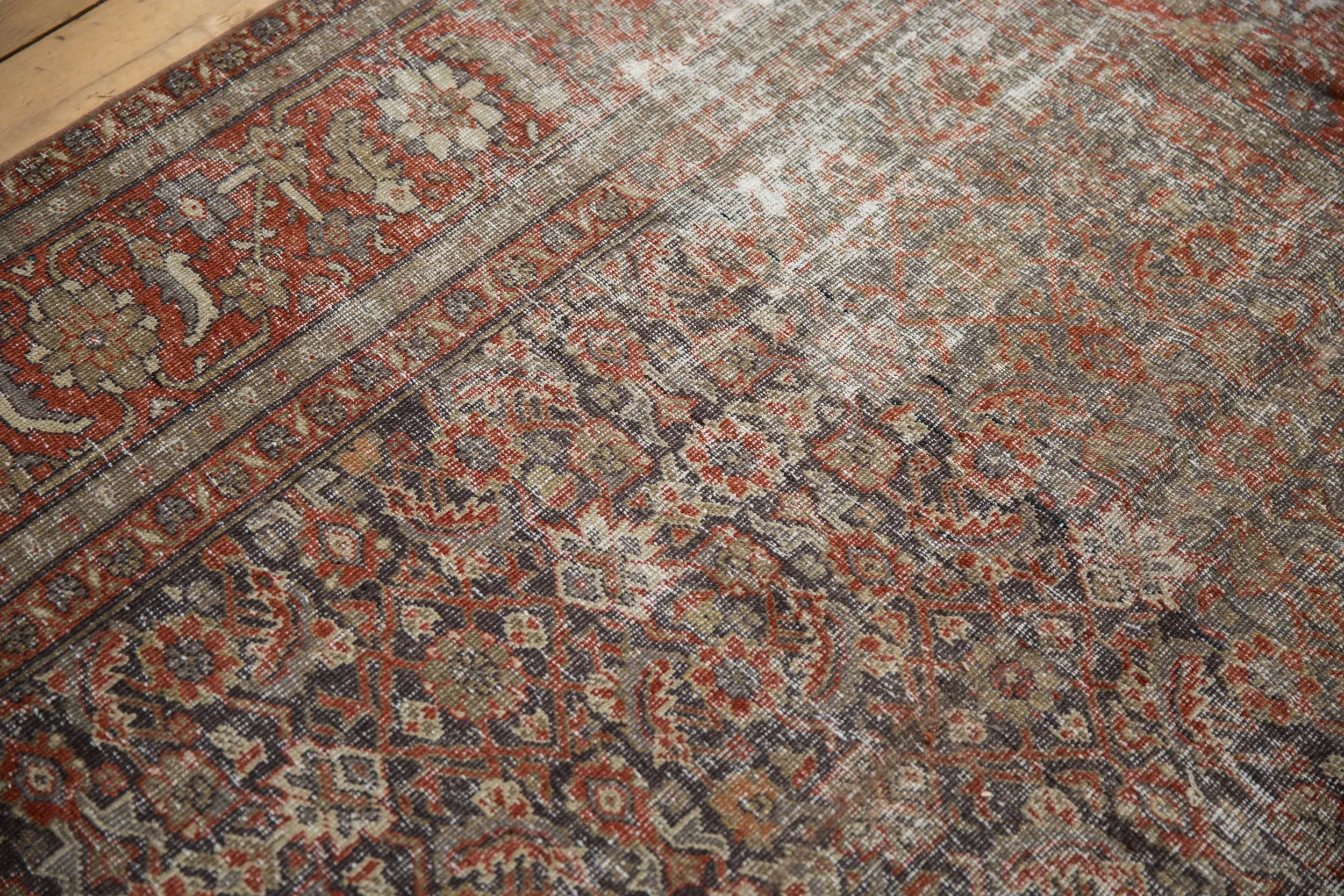 5.5x8.5 Vintage Distressed Mahal Carpet