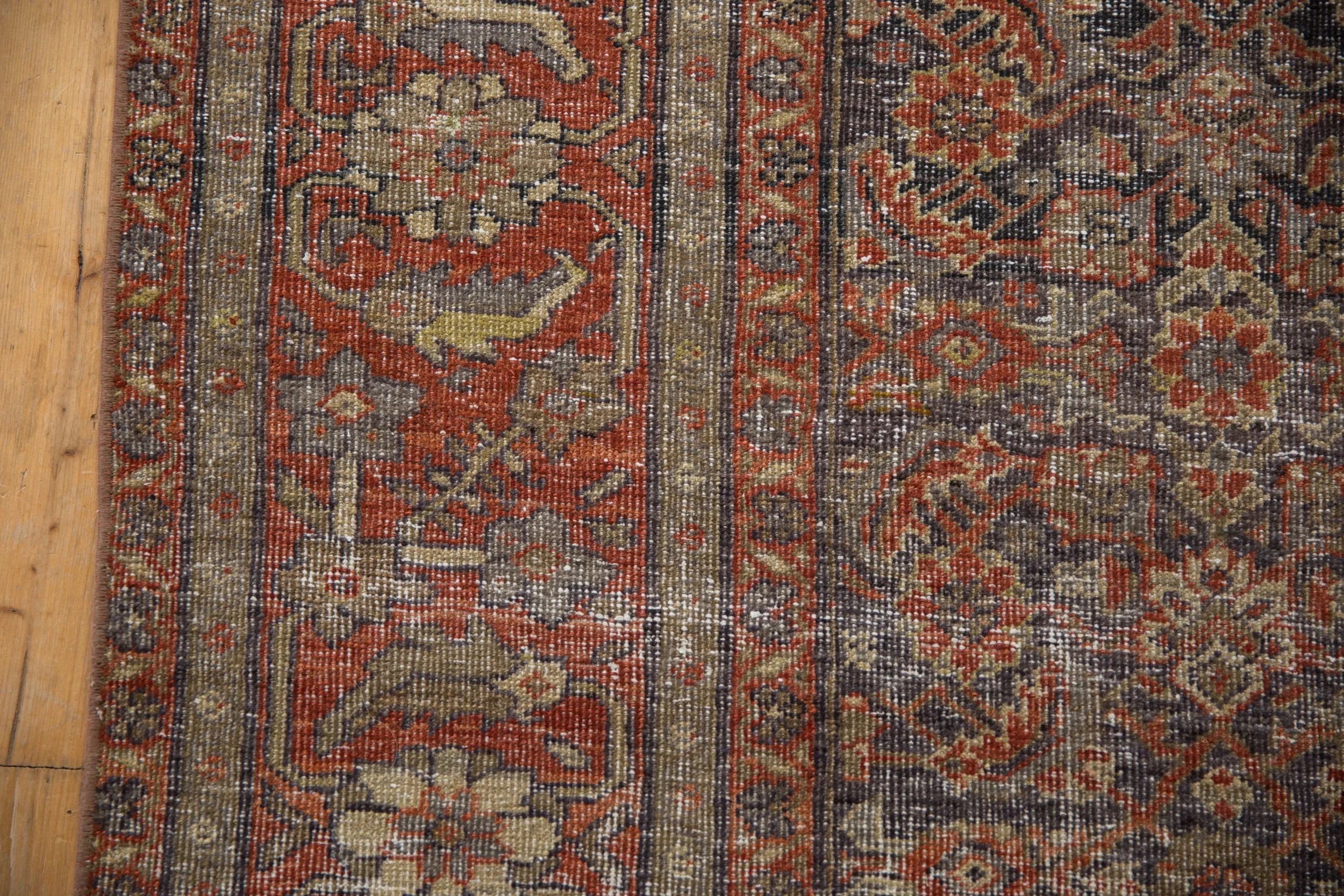 5.5x8.5 Vintage Distressed Mahal Carpet
