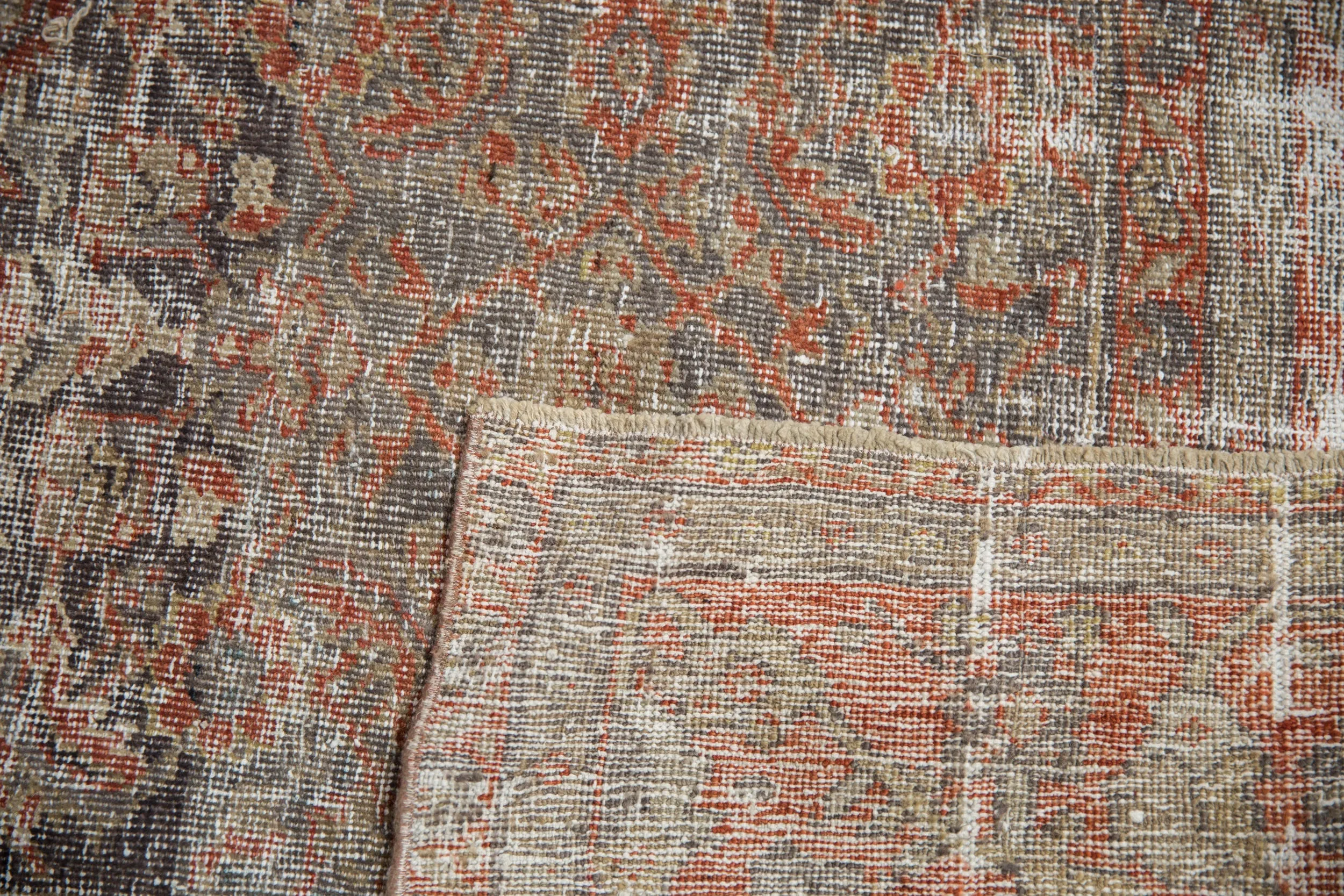 5.5x8.5 Vintage Distressed Mahal Carpet