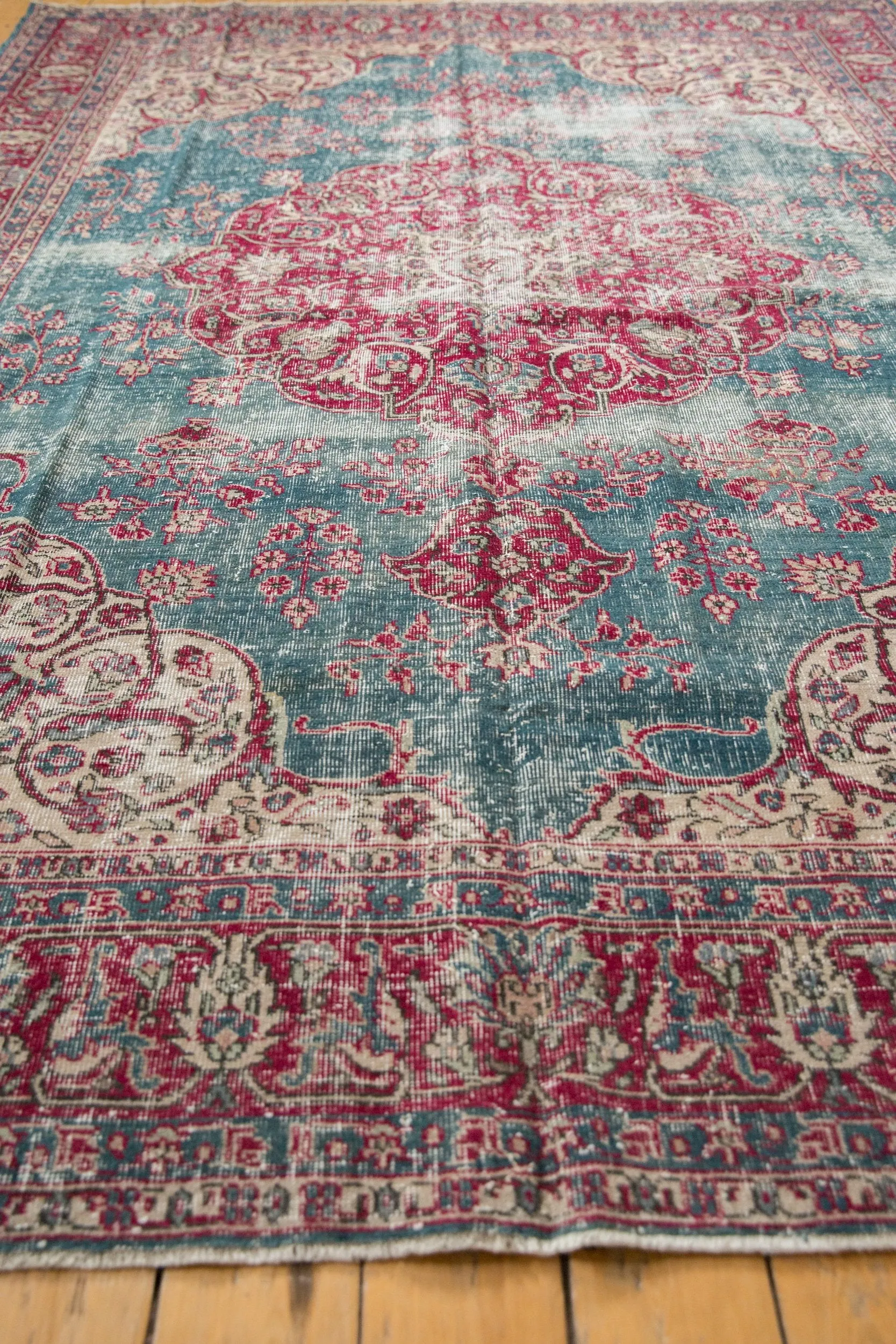 7.5x10.5 Vintage Distressed Sivas Carpet
