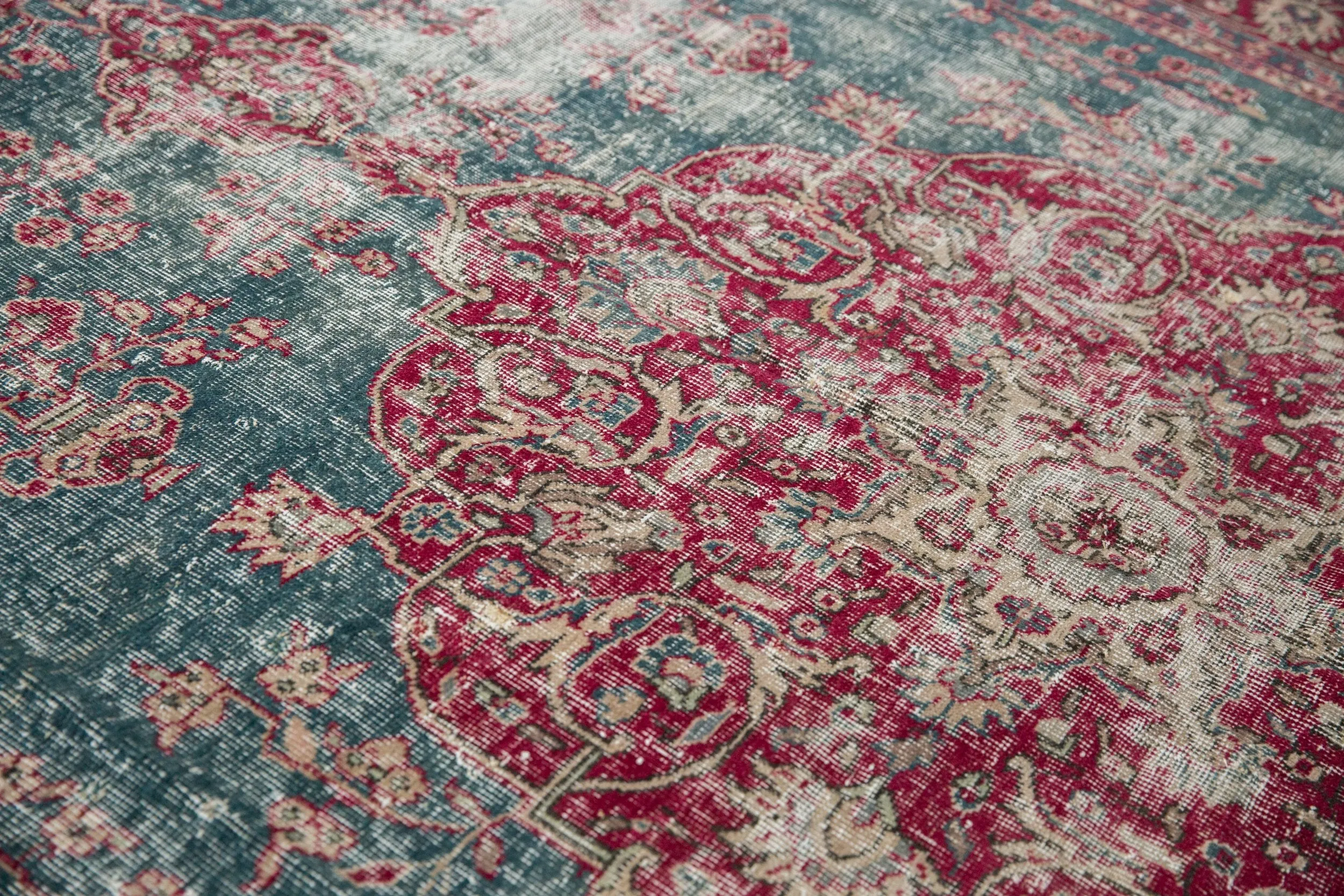 7.5x10.5 Vintage Distressed Sivas Carpet