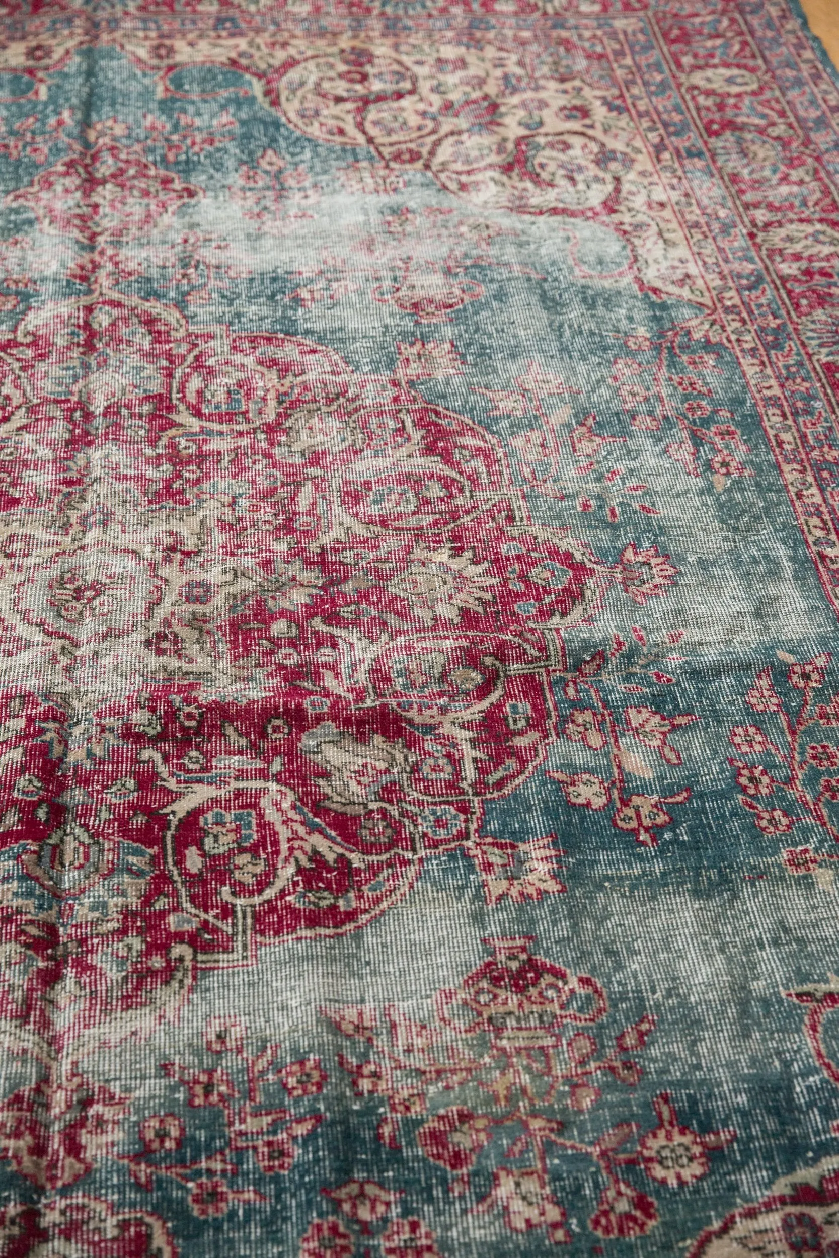 7.5x10.5 Vintage Distressed Sivas Carpet