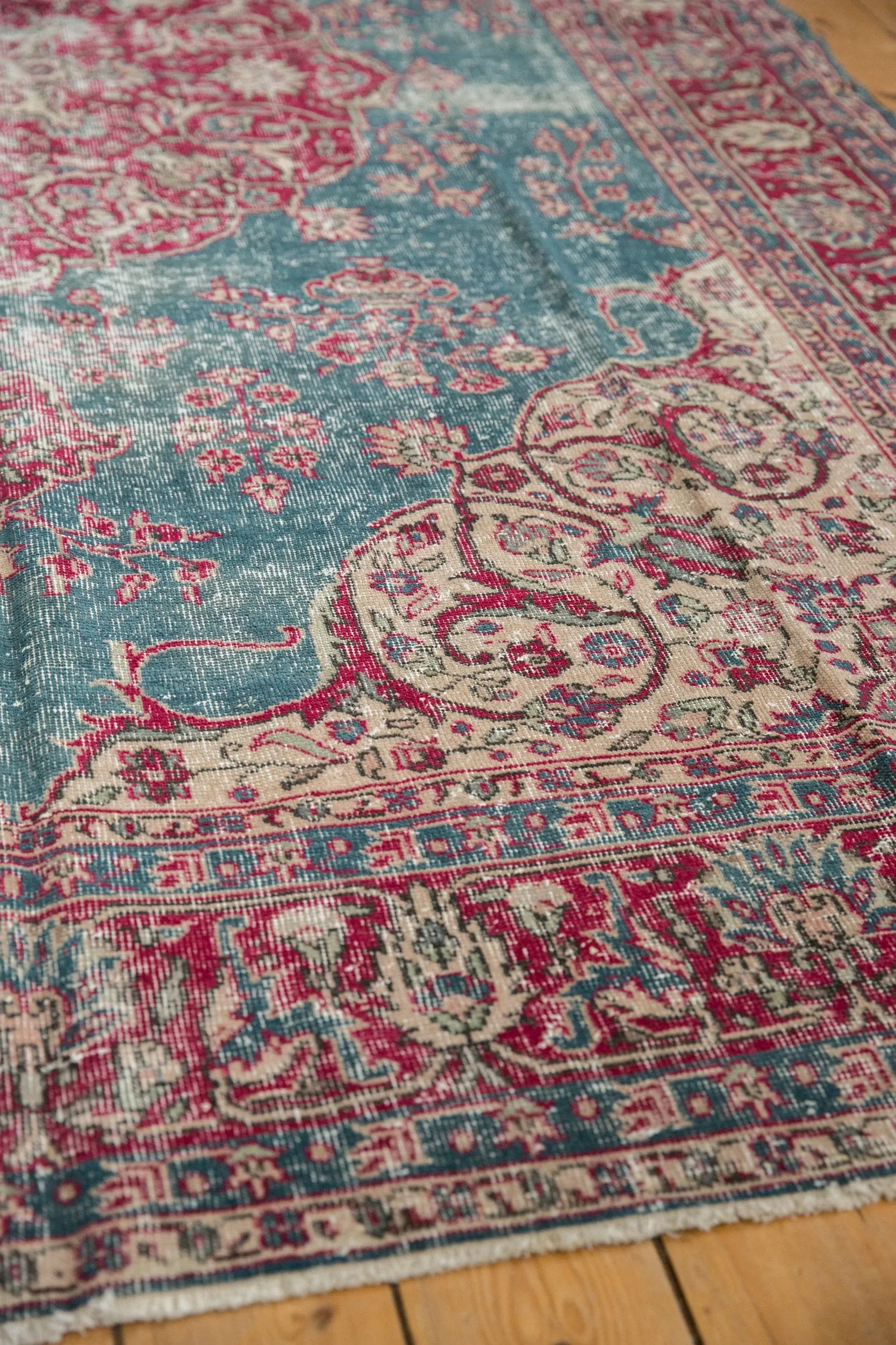 7.5x10.5 Vintage Distressed Sivas Carpet