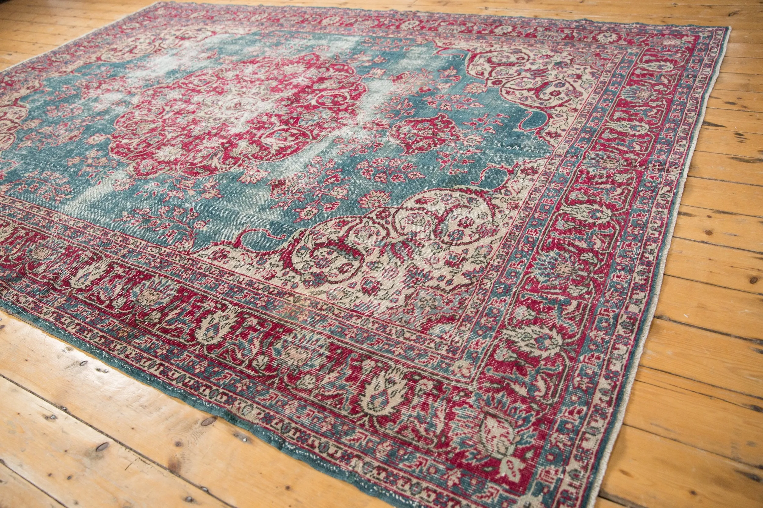 7.5x10.5 Vintage Distressed Sivas Carpet