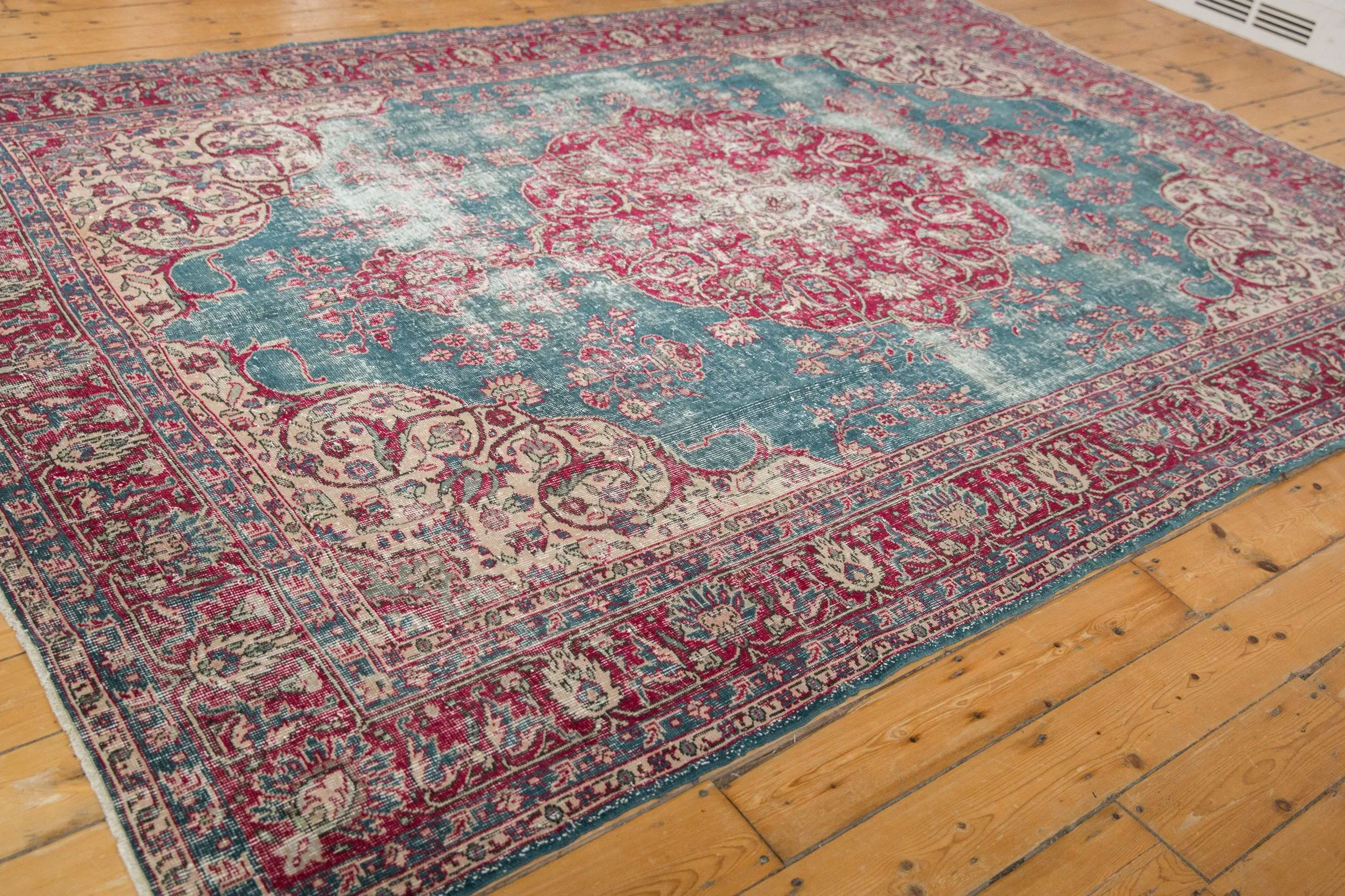 7.5x10.5 Vintage Distressed Sivas Carpet