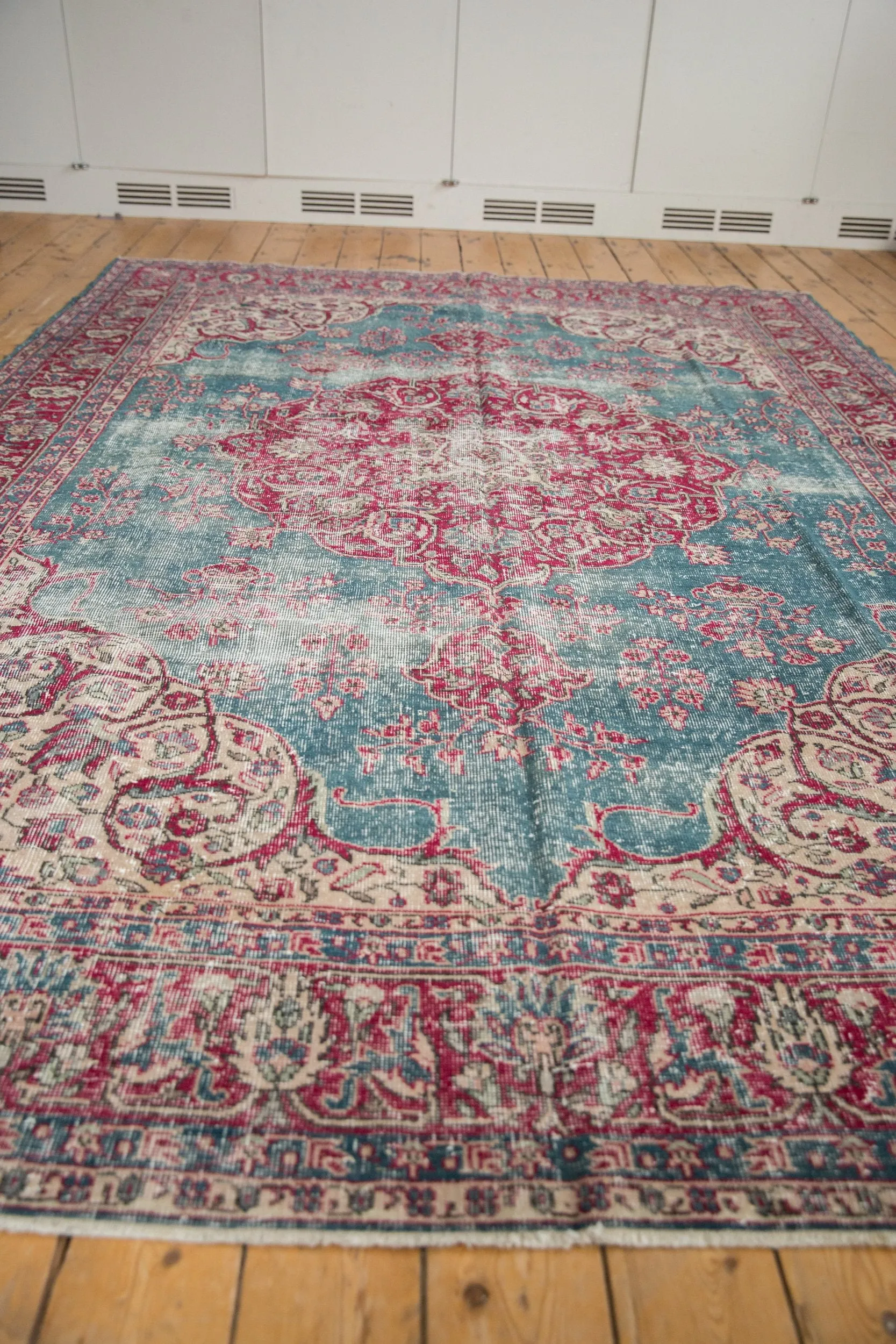 7.5x10.5 Vintage Distressed Sivas Carpet