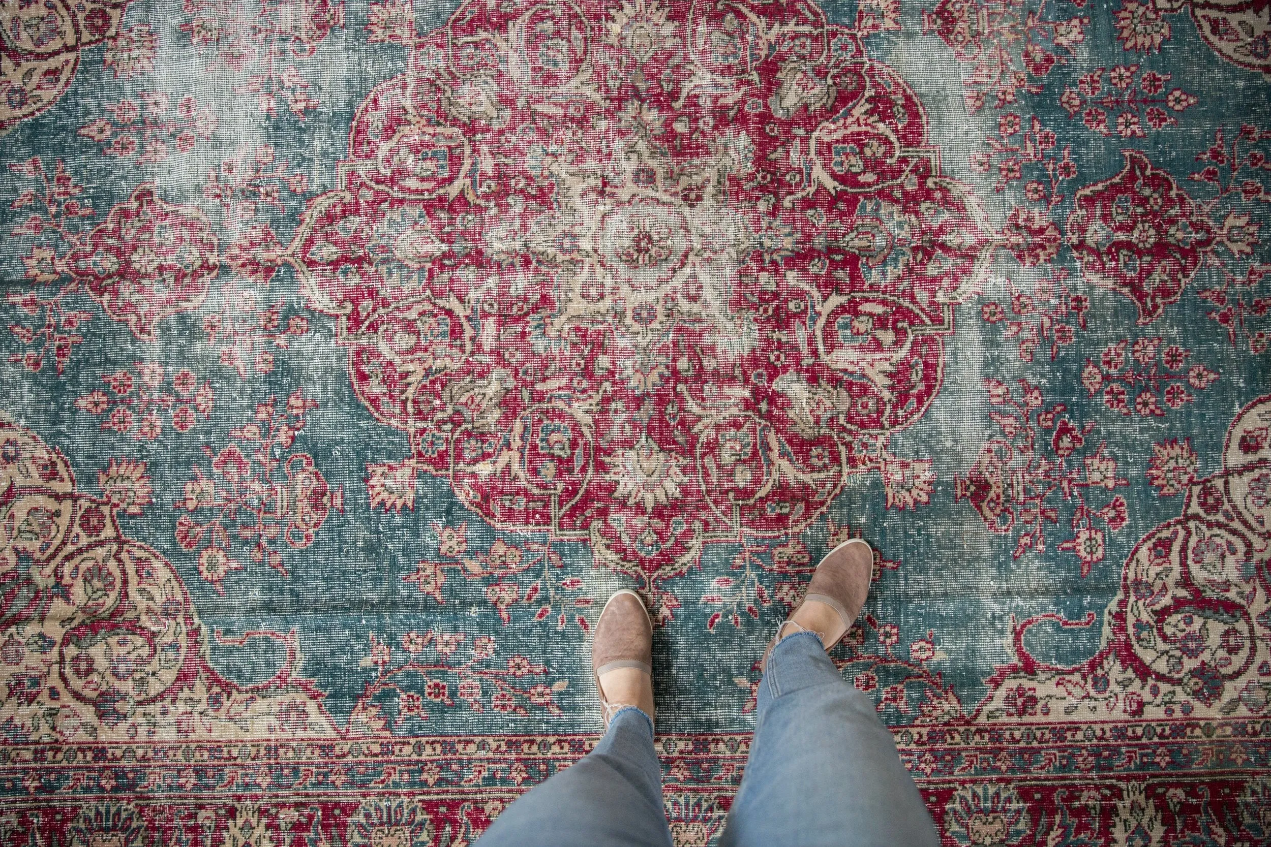 7.5x10.5 Vintage Distressed Sivas Carpet