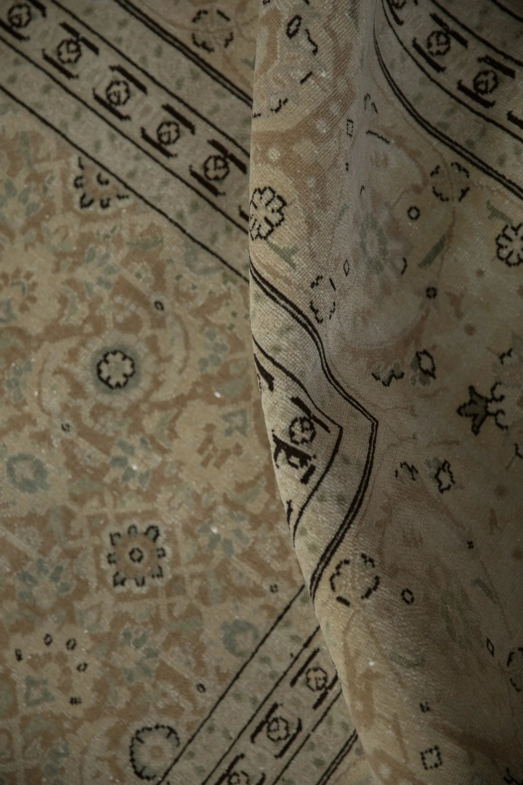 8x11.5 Vintage Distressed Tabriz Carpet