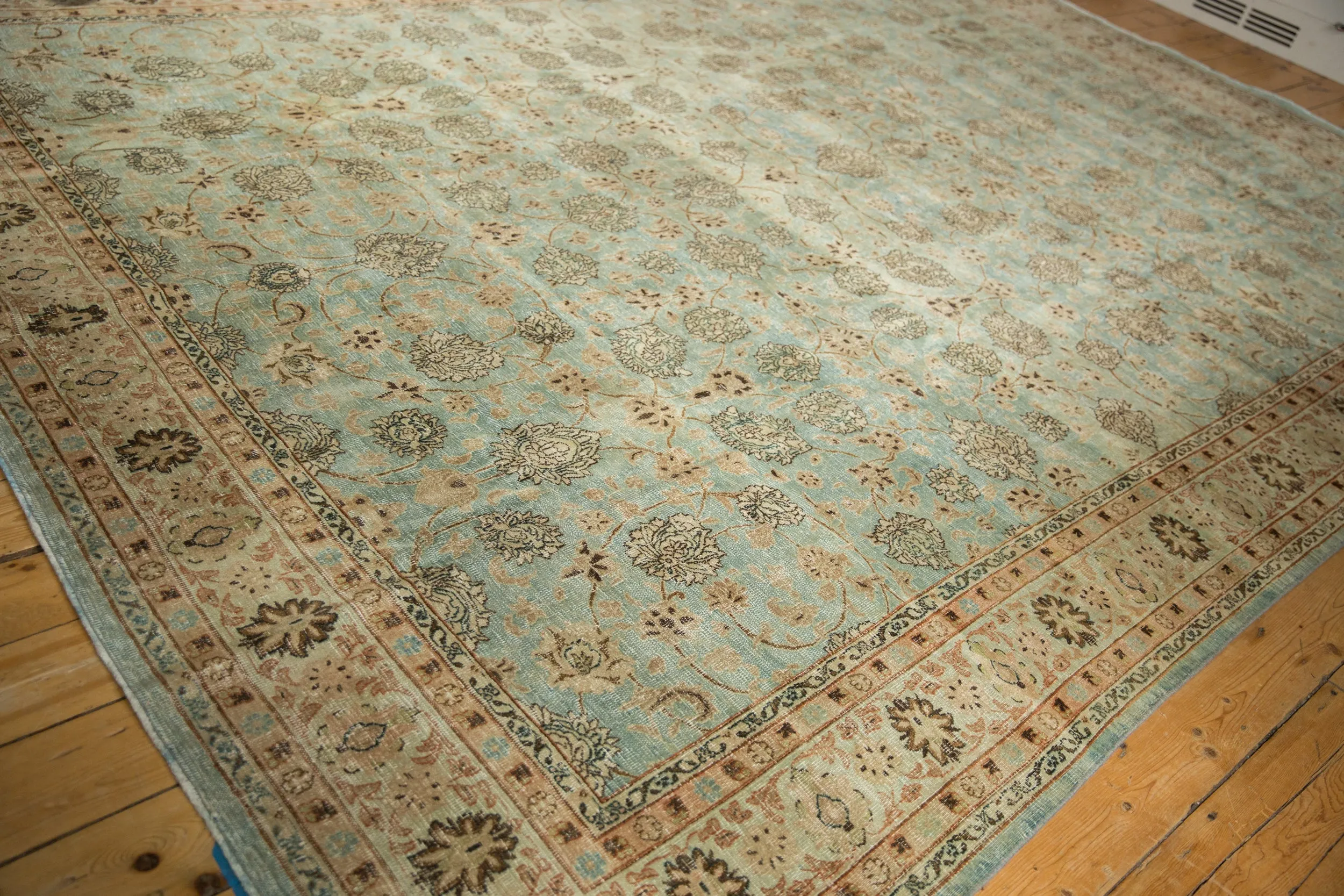 9.5x13 Vintage Distressed Meshed Carpet