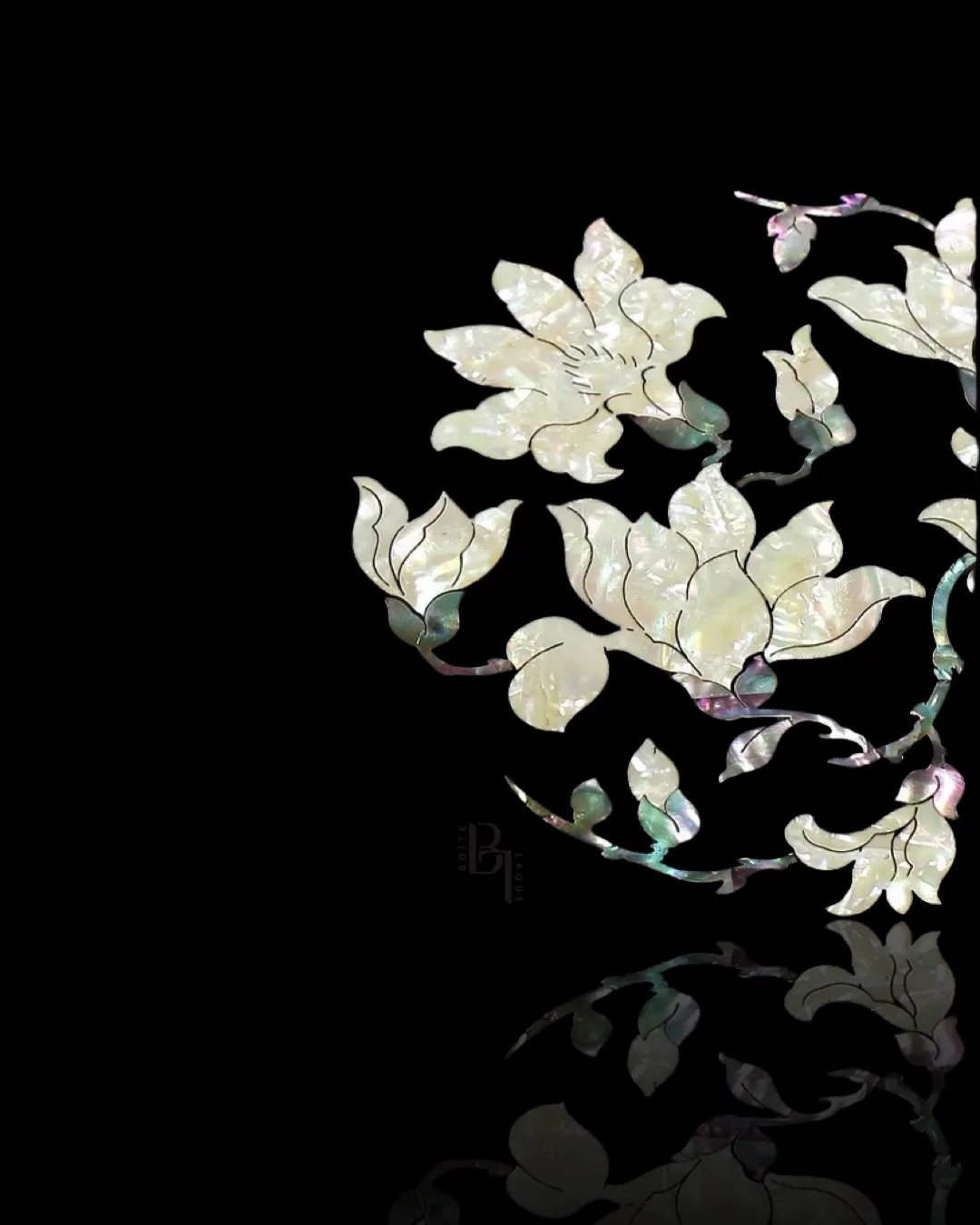 Gardenia Mother of Pearl Lacquer Wood Round Tray
