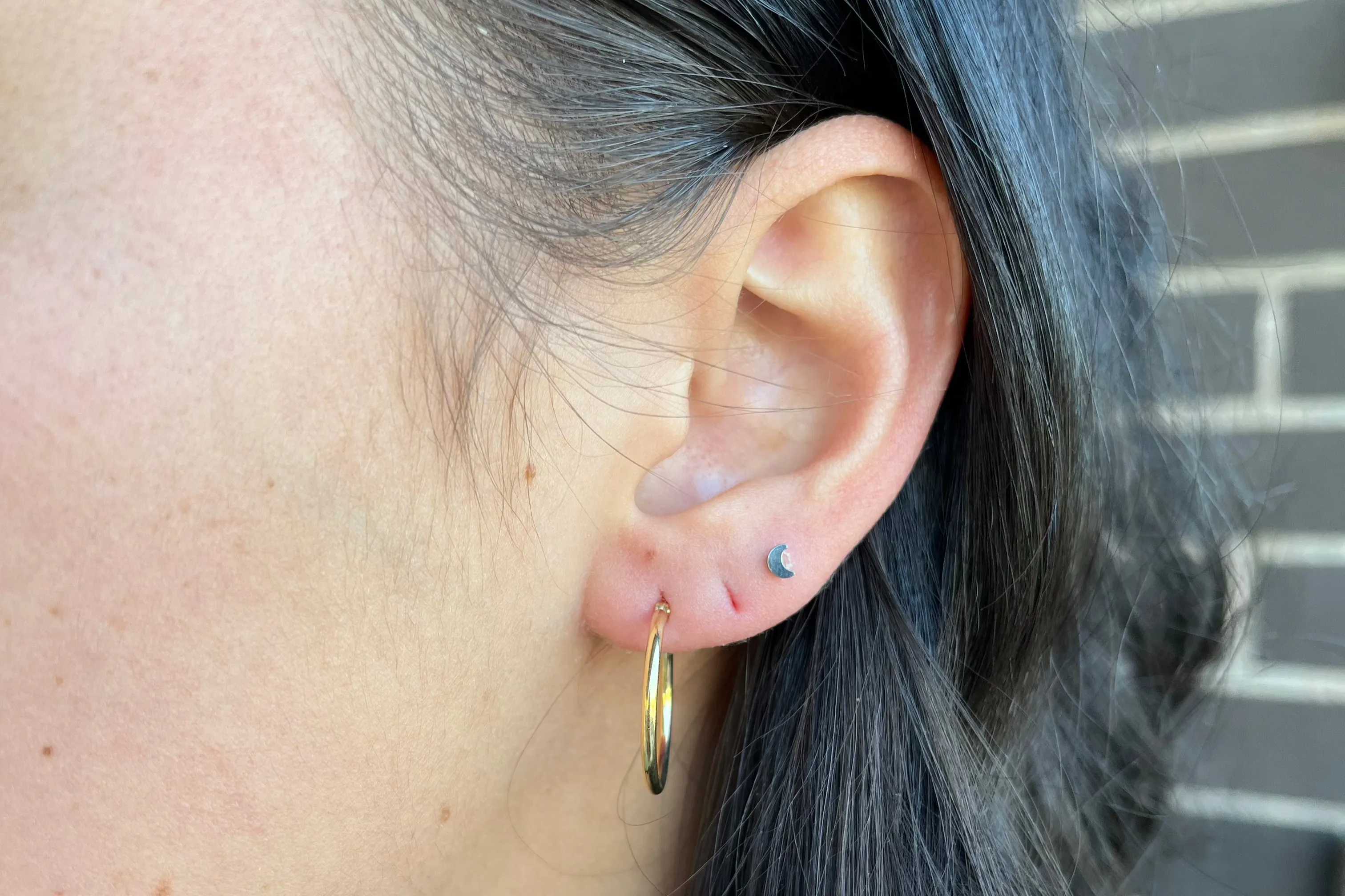 Medium Round Gold Tube Hoop Earrings