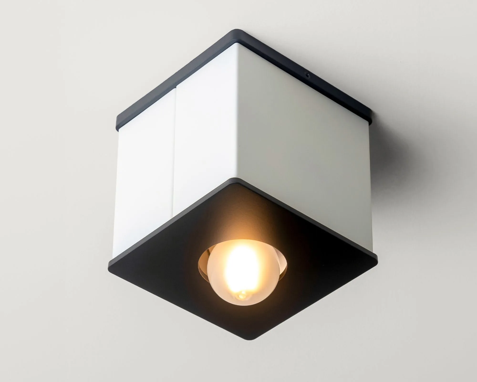Tetra I Flush Mount