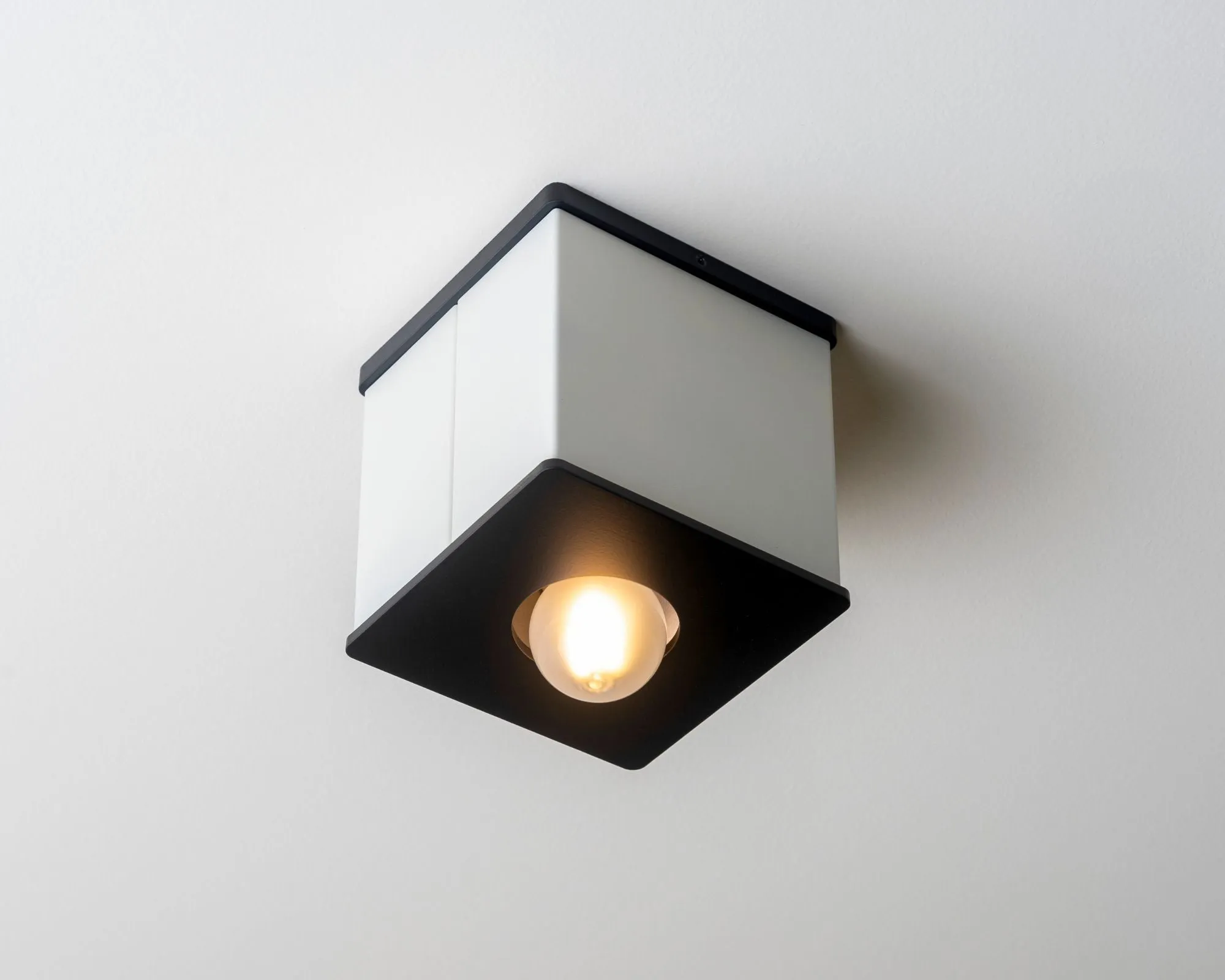 Tetra I Flush Mount